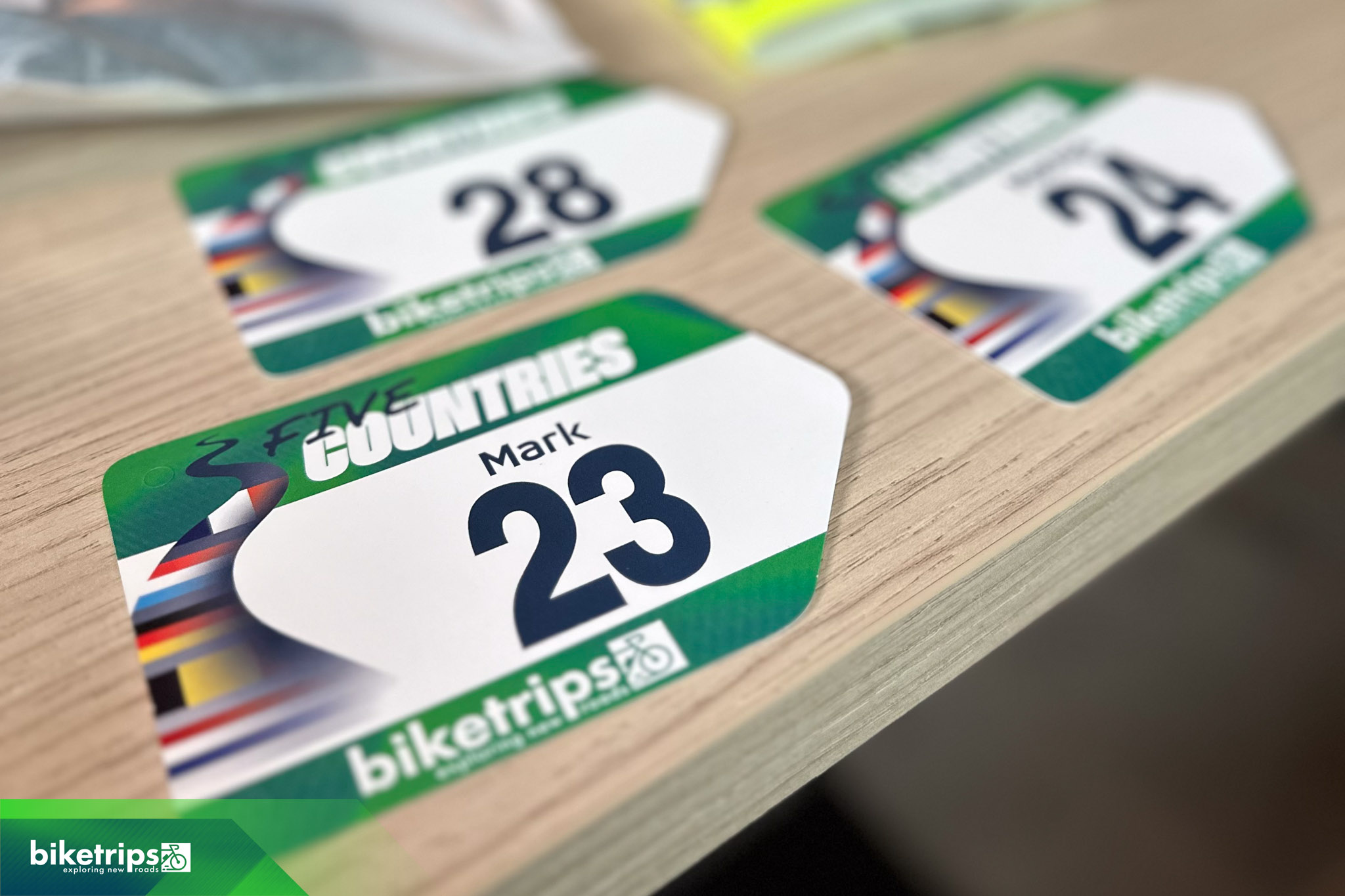 Kaderplaatjes van Five Countries fietsvakantie Biketrips