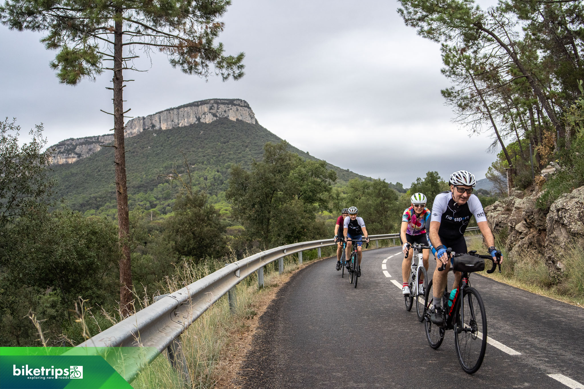 Fietsers op fietsvakantie in Girona Spanje